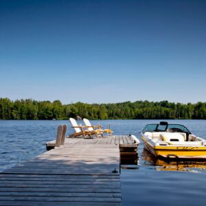 Hydraulic boat lift at a lakeside dock